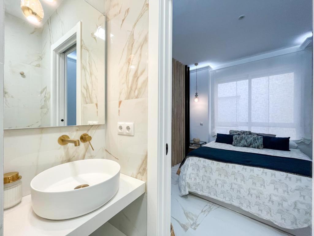 Апартаменты Apartamento En El Centro De Малага Экстерьер фото